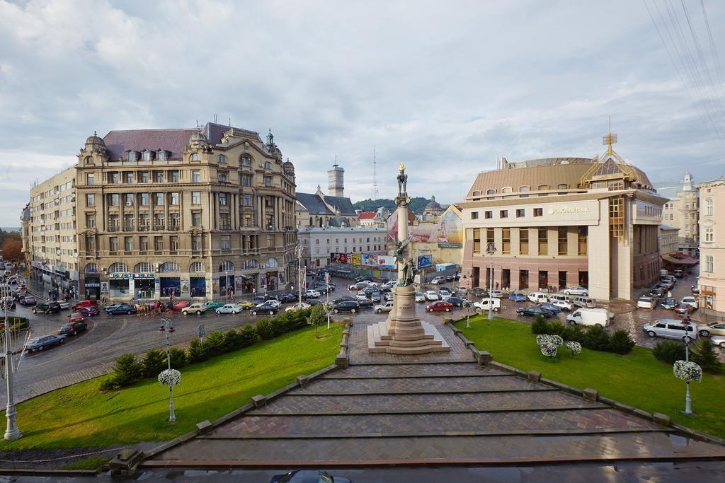 Apartment Mitskevycha Square 5 Lviv Exterior photo